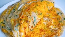 鸡蛋水饼：北方传统早餐吃法，面粉加水搅一搅，薄软筋道谁吃谁爱