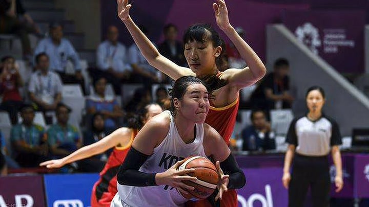 中国女篮VS朝韩联队第二节（38:38），李梦死磕林英熙