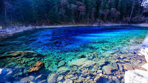 世界上最透明的湖图片