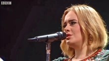 这天籁之音太好听了！阿黛尔Adele做客16年Glastonbury音乐节现场演绎Hometown G..