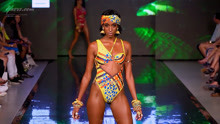 黑人模特泳装秀：迷人身材展现非洲风情，魅力无限！