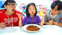 韩国宝蓝玩厨房玩具游戏，还制作了美味的炸酱面，太好吃了！