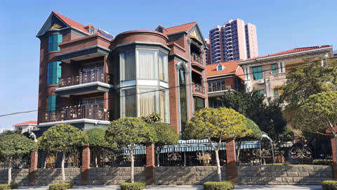 实拍广东吴川富人区,里面全是上千万的别墅豪宅,太奢侈了