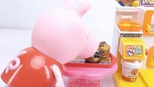 小猪佩奇玩具:小猪佩奇新发明一种汉堡包食物