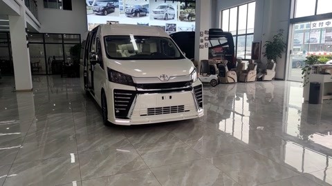 c1本可开的豪华轻客 实拍丰田hiace 9座