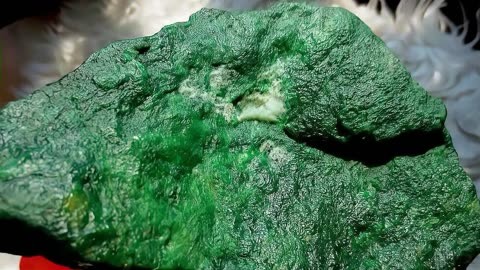 绿色矿石大全原石图片