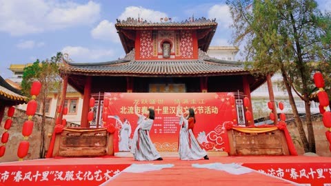 龙跃盛世,情满圭江广西北流市在大成殿举行春风十里汉服文化节
